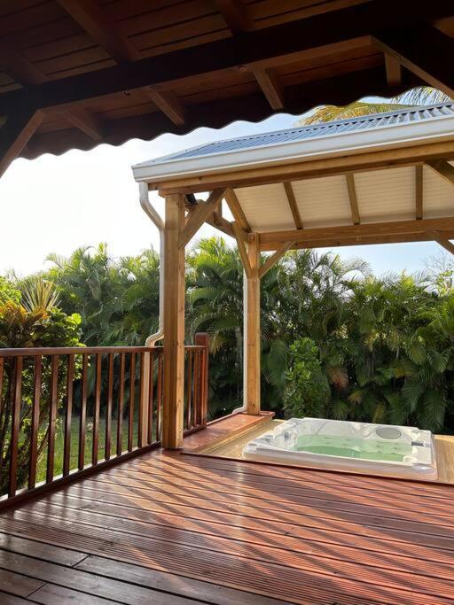 Bungalow Avec Jacuzzi Privatif Villa Sainte-Rose Kültér fotó
